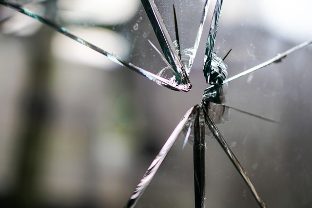 window contractors near syracuse ny for window replacements of broken shattered glass window