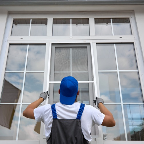 window contractors near syracuse ny performing window installation